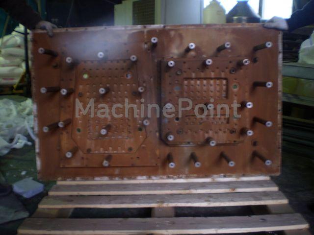  - MOULDS FOR THE PRODUCTION OF CHILD CAR SEATS - Gebrauchtmaschinen