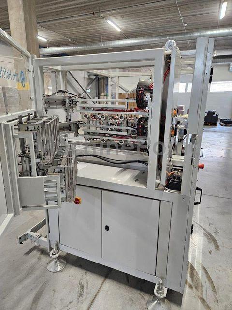 OTTO HOFSTETTER - IML decoration robot for 6 cavity mould - Maszyna używana