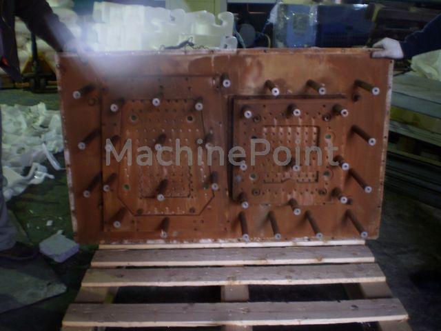  - MOULDS FOR THE PRODUCTION OF CHILD CAR SEATS - Gebrauchtmaschinen
